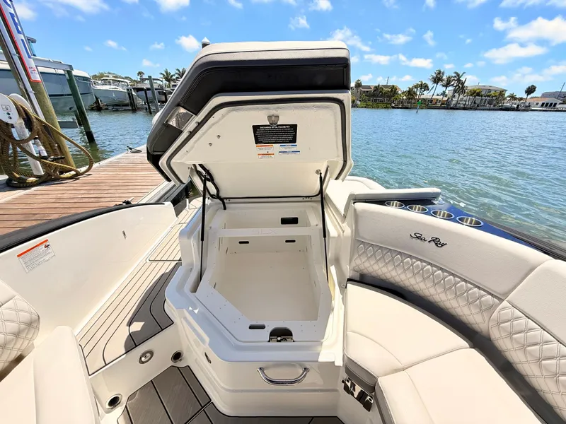 Slide: The Image of Sea Ray SLX 280 Outboard 2026 - 36