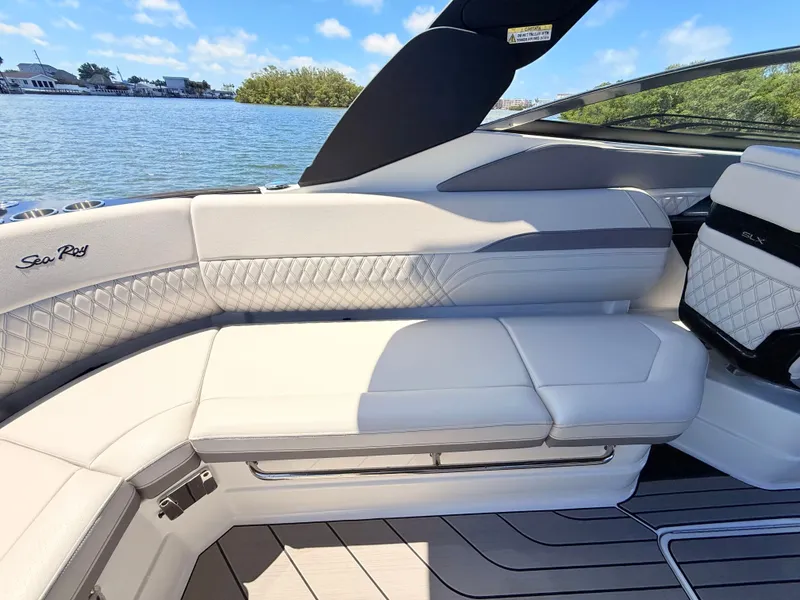Slide: The Image of Sea Ray SLX 280 Outboard 2026 - 37