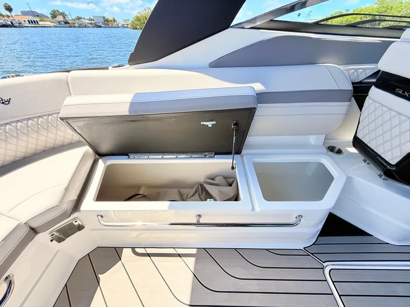 Slide: The Image of Sea Ray SLX 280 Outboard 2026 - 38