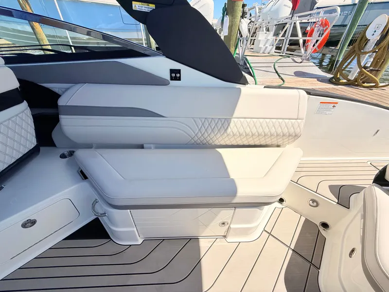 Slide: The Image of Sea Ray SLX 280 Outboard 2026 - 39