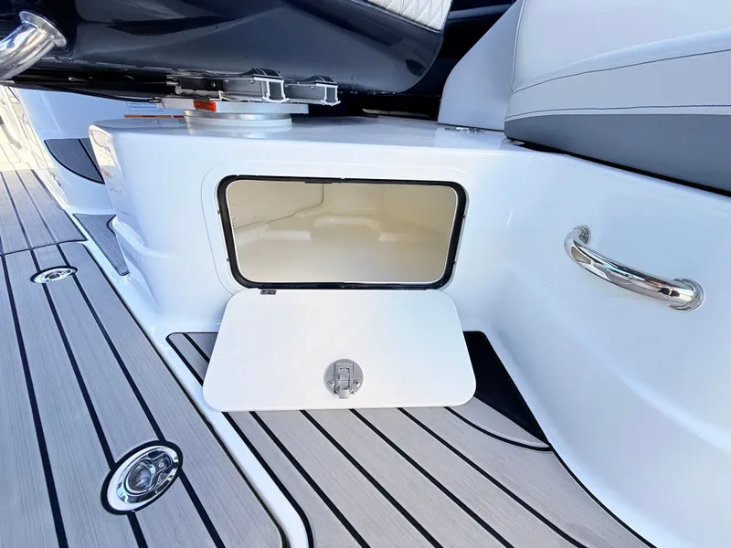 Slide: The Image of Sea Ray SLX 280 Outboard 2026 - 42