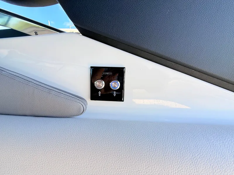 Slide: The Image of Sea Ray SLX 280 Outboard 2026 - 45