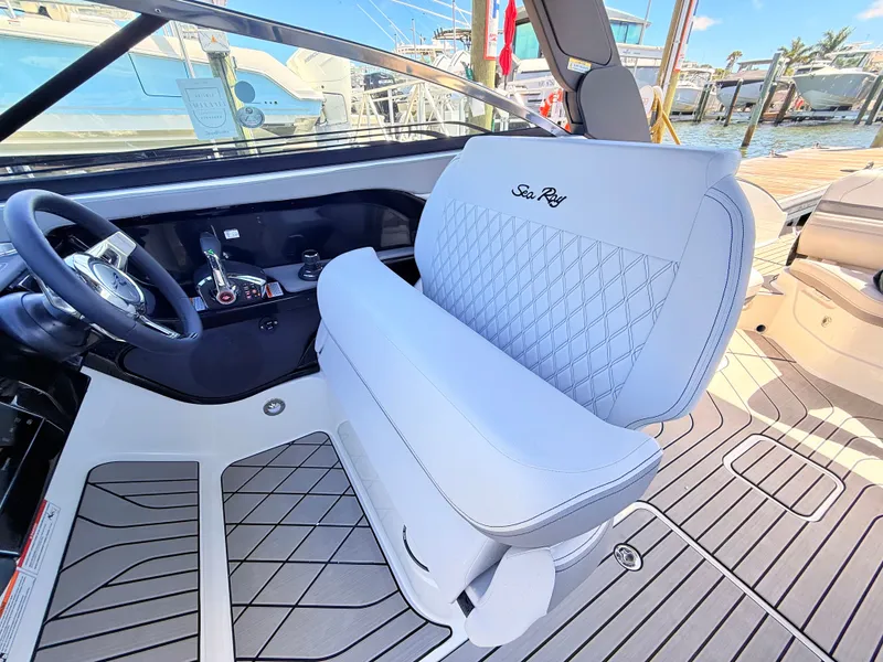 Slide: The Image of Sea Ray SLX 280 Outboard 2026 - 48