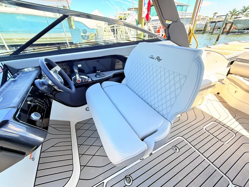 Slide: The Image of Sea Ray SLX 280 Outboard 2026 - 49