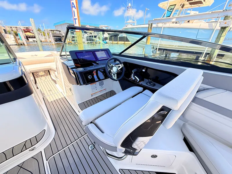 Slide: The Image of Sea Ray SLX 280 Outboard 2026 - 50