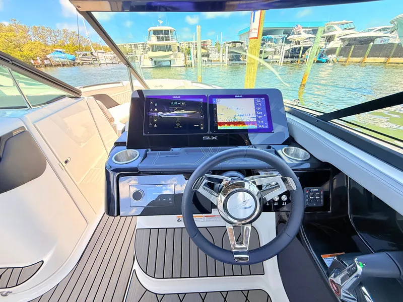 Slide: The Image of Sea Ray SLX 280 Outboard 2026 - 51