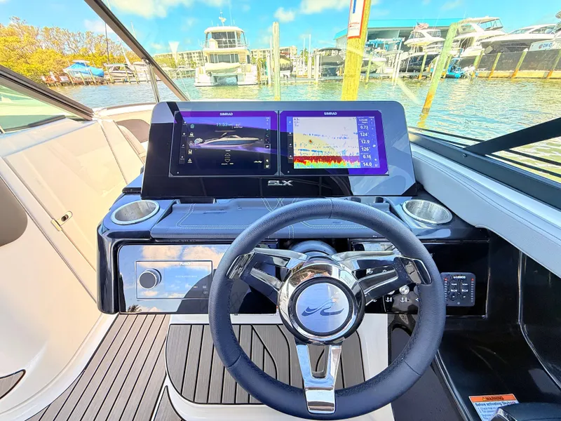 Slide: The Image of Sea Ray SLX 280 Outboard 2026 - 53