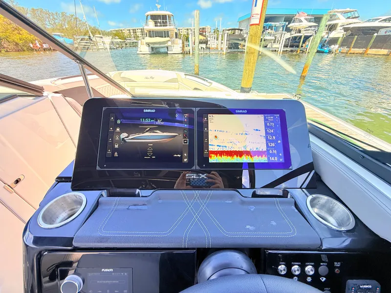 Slide: The Image of Sea Ray SLX 280 Outboard 2026 - 54