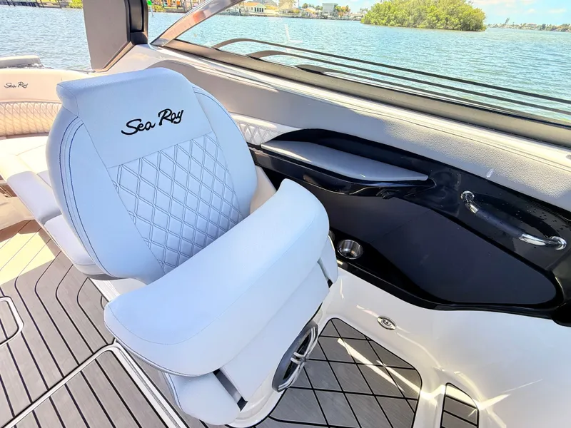 Slide: The Image of Sea Ray SLX 280 Outboard 2026 - 56