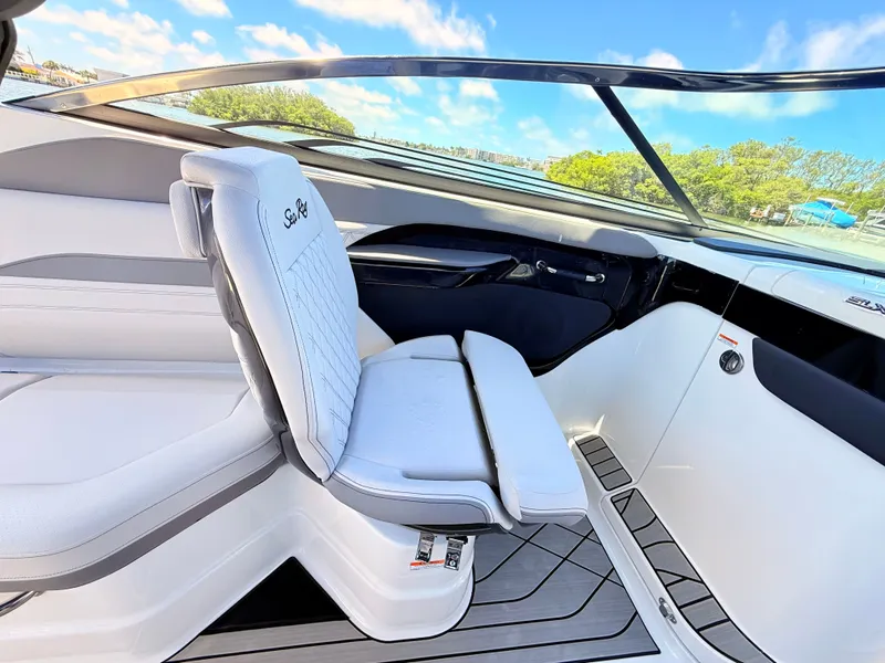 Slide: The Image of Sea Ray SLX 280 Outboard 2026 - 57