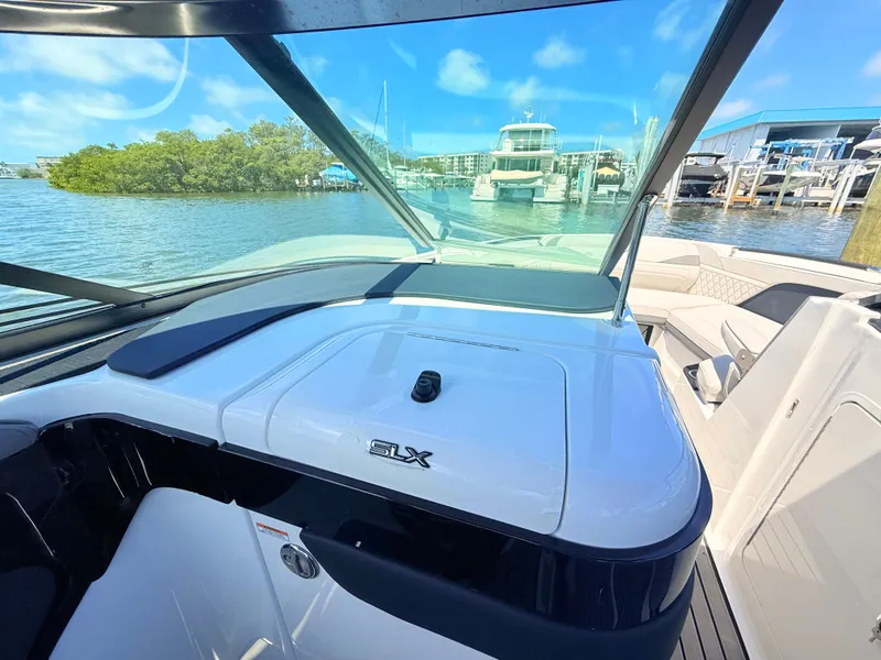 Slide: The Image of Sea Ray SLX 280 Outboard 2026 - 59