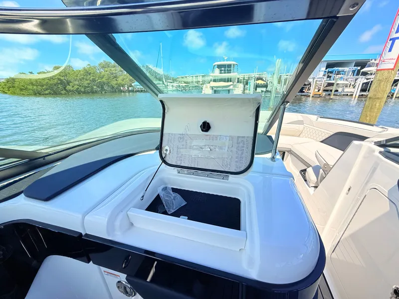 Slide: The Image of Sea Ray SLX 280 Outboard 2026 - 60