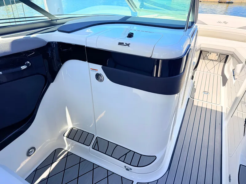 Slide: The Image of Sea Ray SLX 280 Outboard 2026 - 61