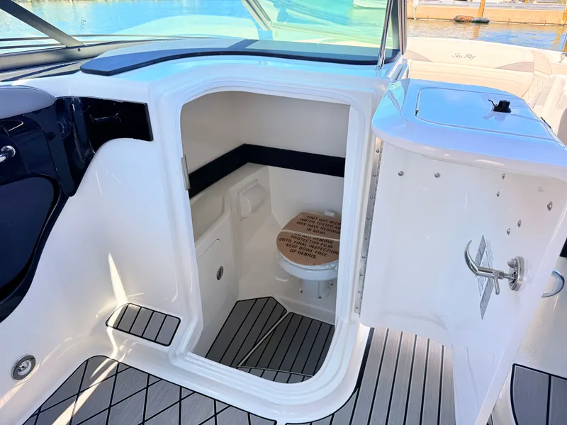 Slide: The Image of Sea Ray SLX 280 Outboard 2026 - 62