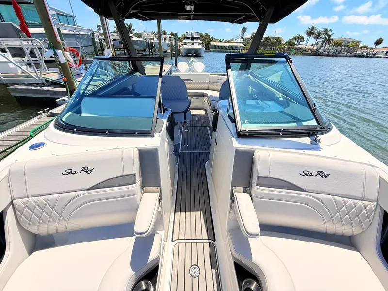 Slide: The Image of Sea Ray SLX 280 Outboard 2026 - 68
