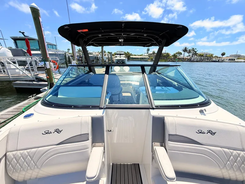 Slide: The Image of Sea Ray SLX 280 Outboard 2026 - 69