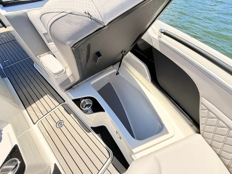 Slide: The Image of Sea Ray SLX 280 Outboard 2026 - 72