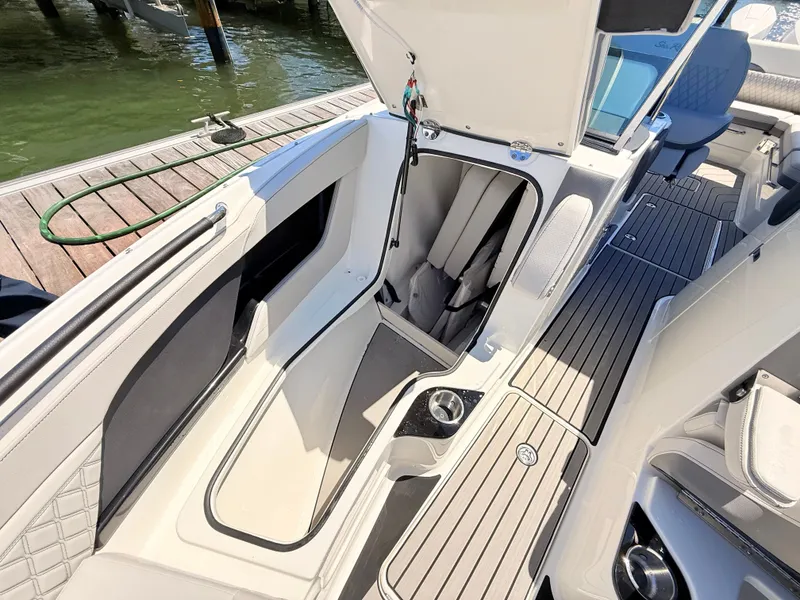 Slide: The Image of Sea Ray SLX 280 Outboard 2026 - 73
