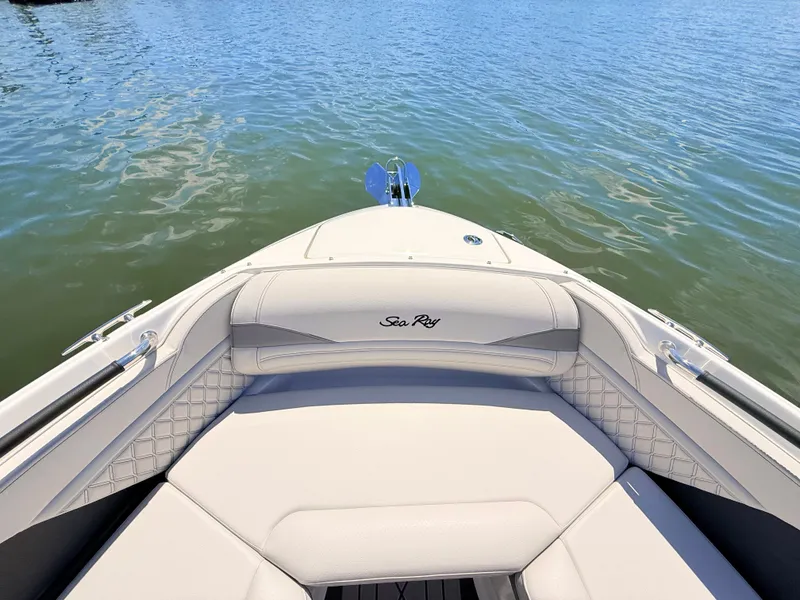 Slide: The Image of Sea Ray SLX 280 Outboard 2026 - 74