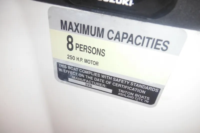 Slide: The Image of Capacity label for 2006 Triton 225 DC boat, 8 persons, 250 HP motor. - 47