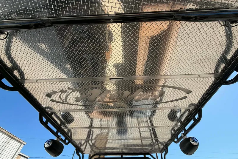 Slide: The Image of Aloha Paradise 300 Sundeck 2026 with sleek metal detailing and modern design. - 10