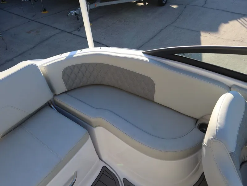 Slide: The Image of Southwind 2400 SD 2025 - 15