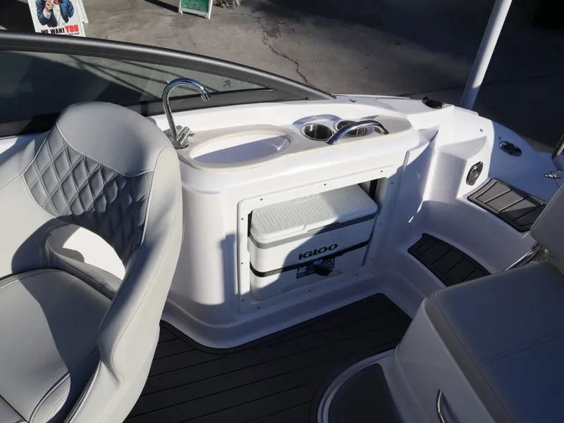 Slide: The Image of Southwind 2400 SD 2025 - 17