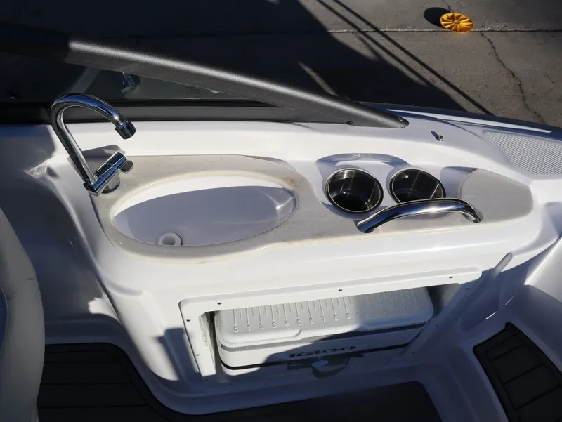 Slide: The Image of Southwind 2400 SD 2025 - 18