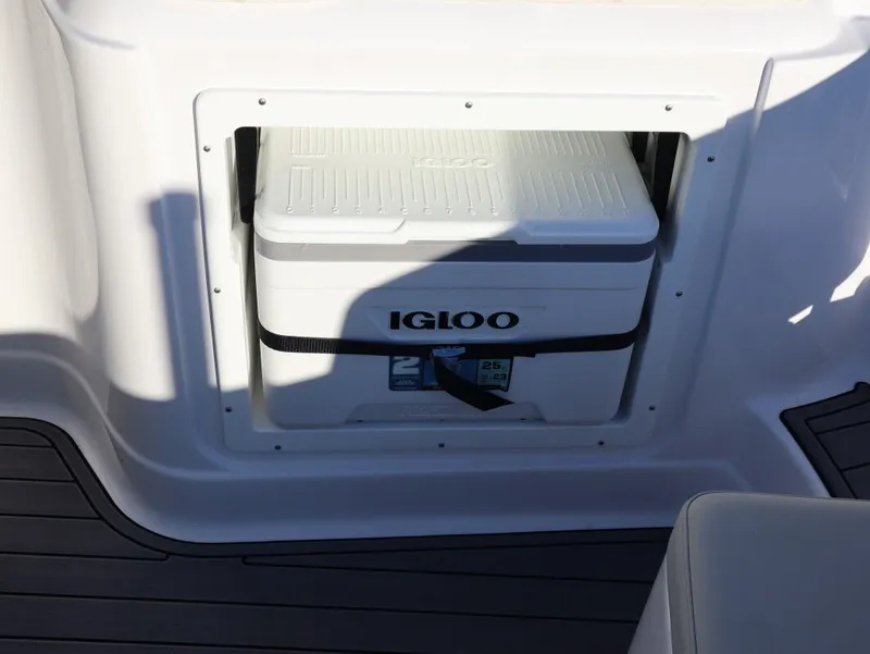 Slide: The Image of Southwind 2400 SD 2025 - 19