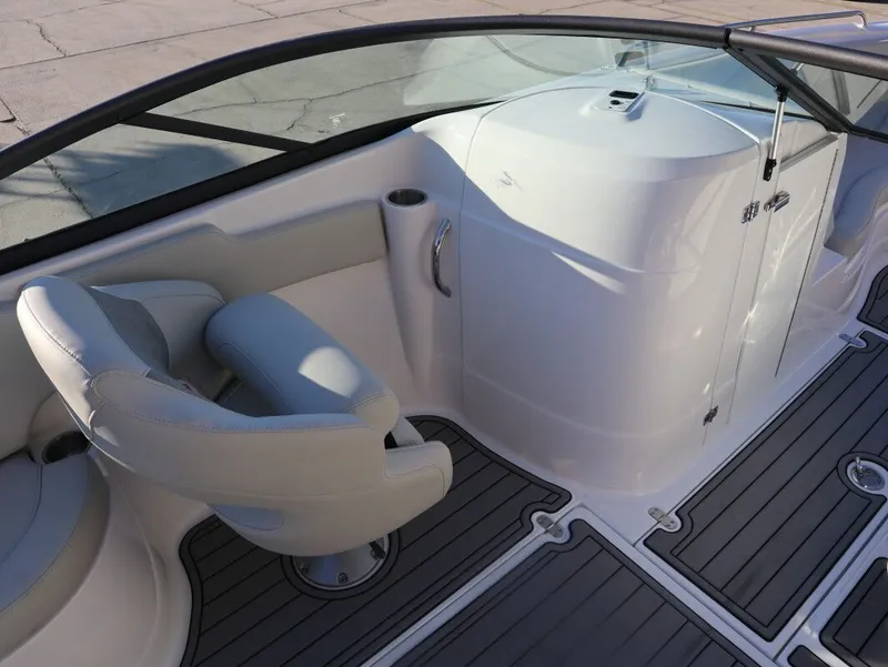 Slide: The Image of Southwind 2400 SD 2025 - 21