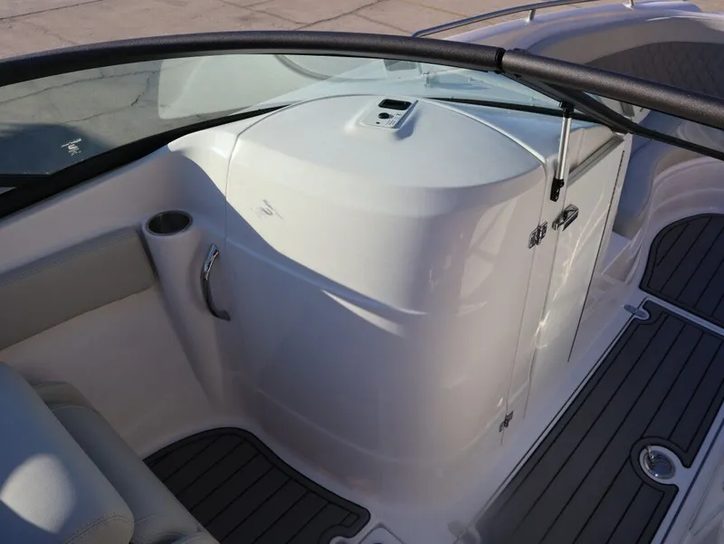 Slide: The Image of Southwind 2400 SD 2025 - 24