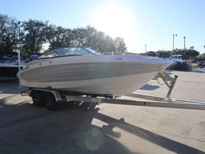 Slide: The Image of Southwind 2400 SD 2025 - 4