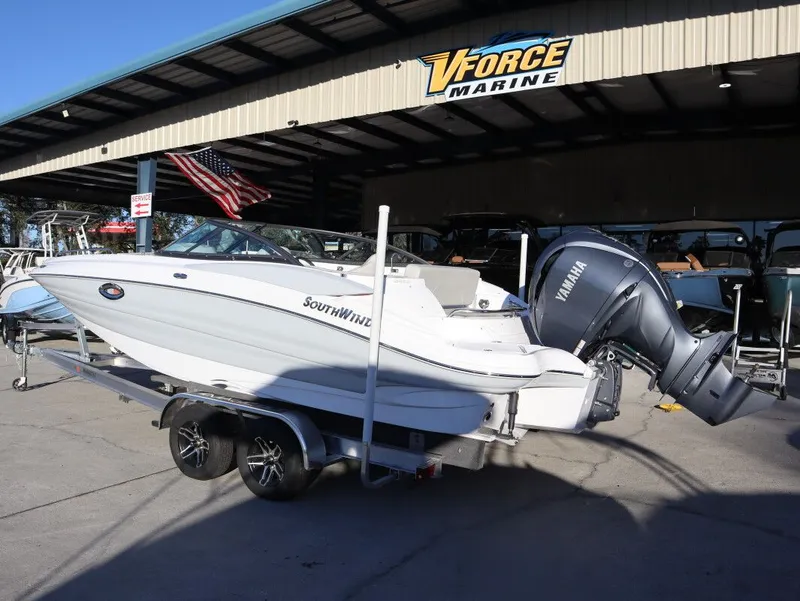 Slide: The Image of Southwind 2400 SD 2025 - 6