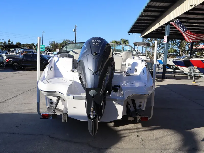 Slide: The Image of Southwind 2400 SD 2025 - 7