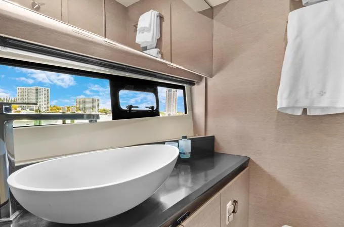 Slide: The Image of Master head port side - 25