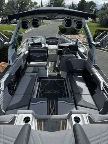 Slide: The Image of Tigé Ultré 25ZX 2025 - 9