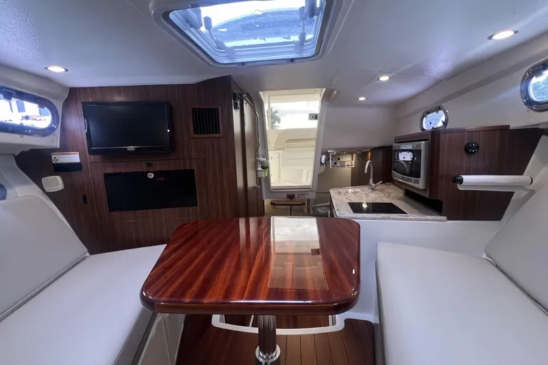 Slide: The Image of Pursuit 325 AUDACIOUS - Interior - 17