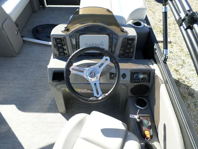 Slide: The Image of Apex 820 XRE Cruise 2022 - 5