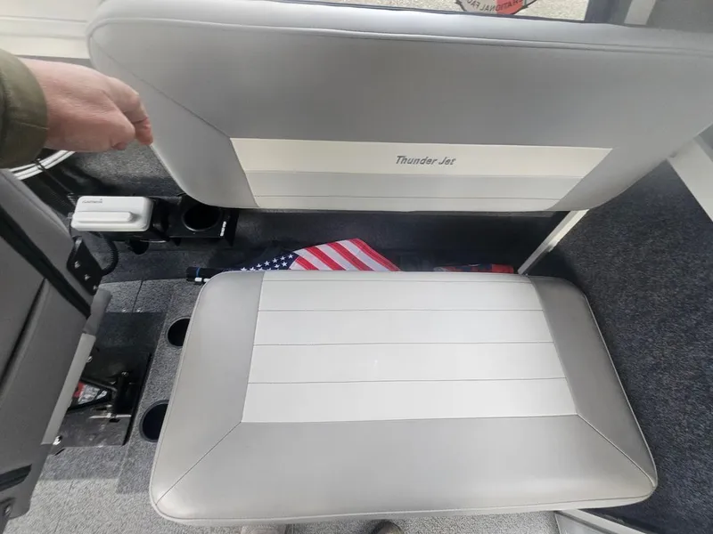 Slide: The Image of Thunder Jet 24 Alexis Pro 2021 - 20