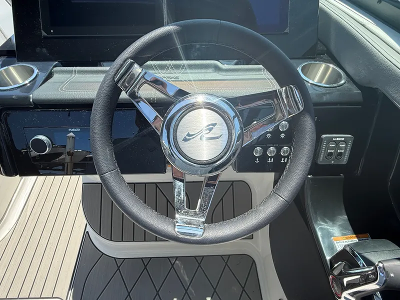 Slide: The Image of Sea Ray SLX 280 Outboard 2026 - 15