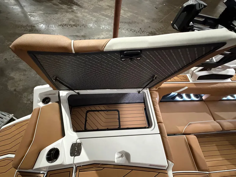 Slide: The Image of Nautique Super Air Nautique S21 2026 - 21