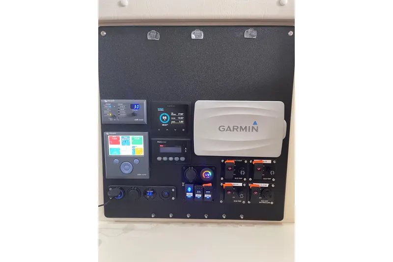 Slide: The Image of 1998 Mainship 40 Deck Salon - 22