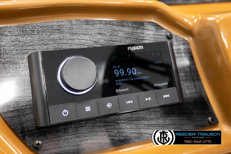 Slide: The Image of Fusion stereo system in 2026 Avalon LSZ ELW boat, featuring Bluetooth and FM radio. - 31