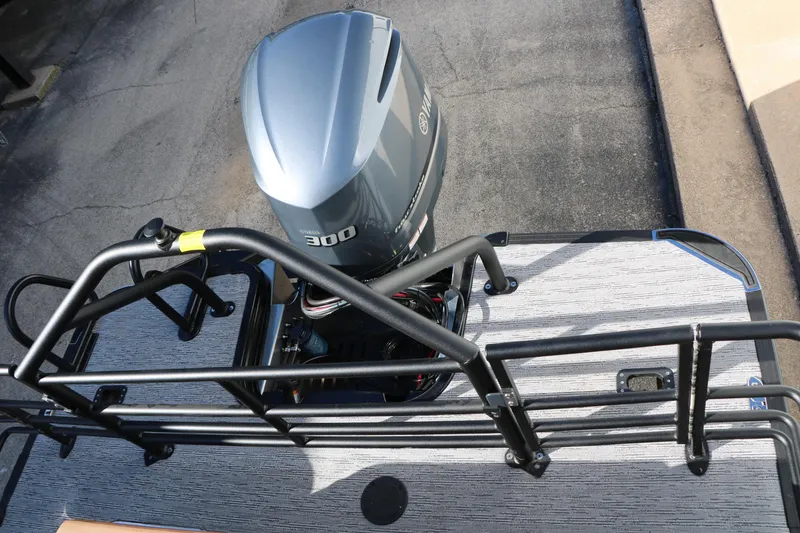 Slide: The Image of Top view of 2026 Sylvan L3 DLZ Bar Tri-Toon with Yamaha 300 engine. - 46