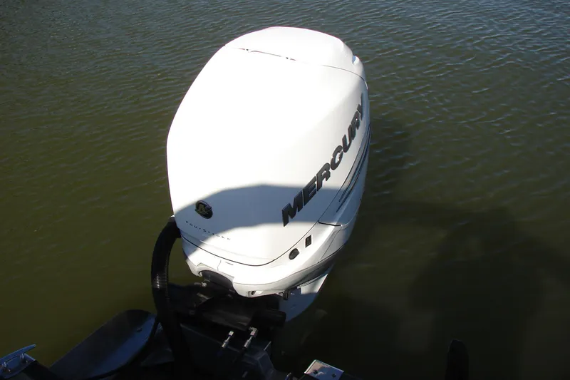 Slide: The Image of White Mercury outboard motor on a 2021 Bennington QX 30 QXFBWA X2 Wide Beam boat. - 15