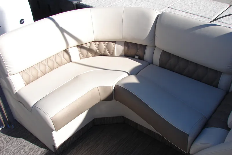 Slide: The Image of Luxurious seating on 2021 Bennington QX 30 QXFBWA X2 Wide Beam boat. - 18