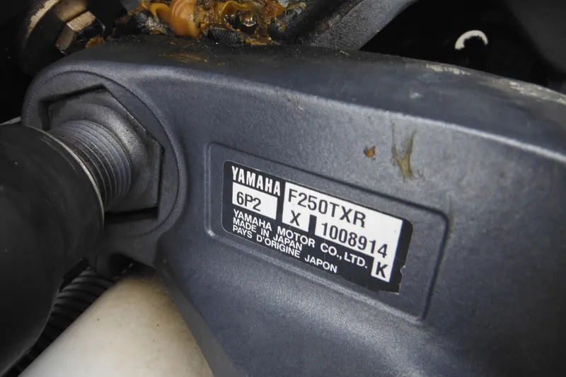 Slide: The Image of Yamaha F250TXR engine label on 2006 Seaswirl Striper 2301 Dual Console O/B. - 12