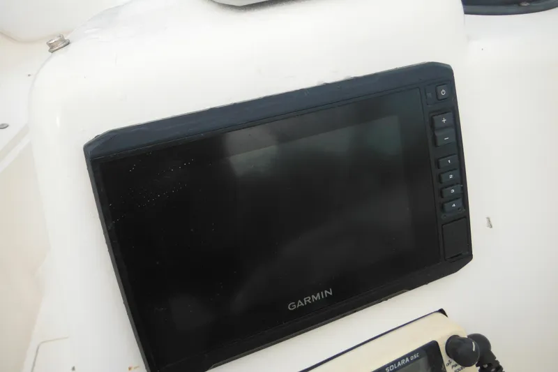 Slide: The Image of Garmin display on 2006 Seaswirl Striper 2301 Dual Console O/B boat dashboard. - 34