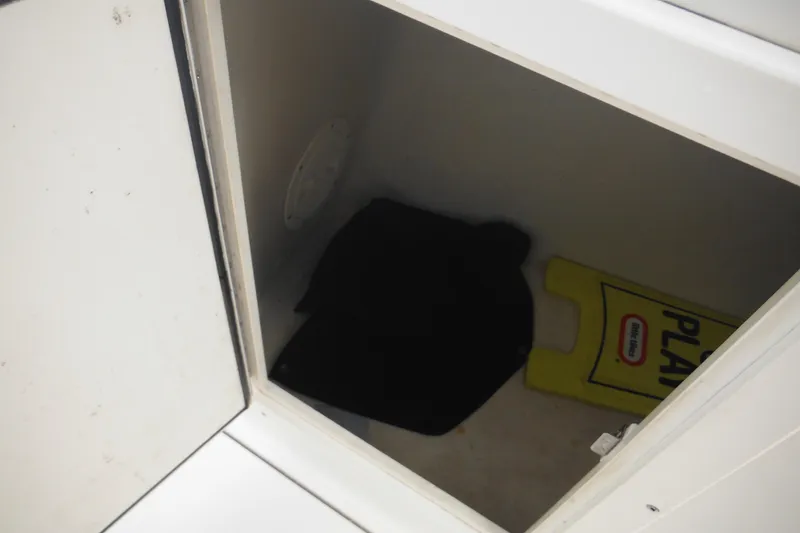 Slide: The Image of Storage compartment in 2006 Seaswirl Striper 2301 Dual Console O/B boat. - 43