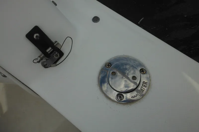 Slide: The Image of 2006 Seaswirl Striper 2301 Dual Console O/B water fill cap and latch detail. - 59